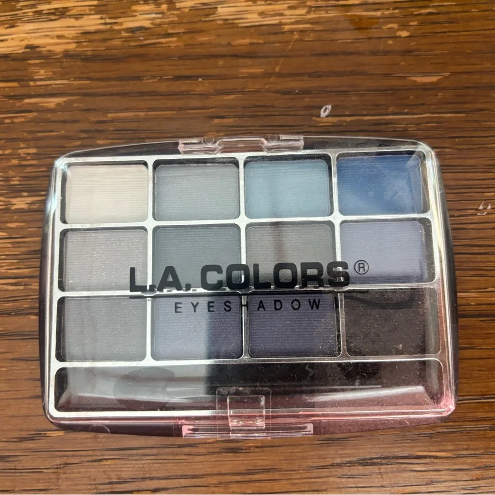 🚨L.A. Colors Blue Palette 🚨🎉 HOST PICK!! 🎉🚨
